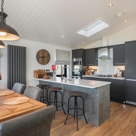 Hiraeth - Luxury Lodge With Hot Tub, Close To Beach Penally 외부 사진
