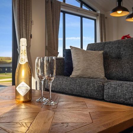 Hiraeth - Luxury Lodge With Hot Tub, Close To Beach Penally 외부 사진