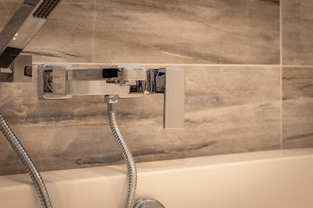 Hiraeth - Luxury Lodge With Hot Tub, Close To Beach Penally 외부 사진